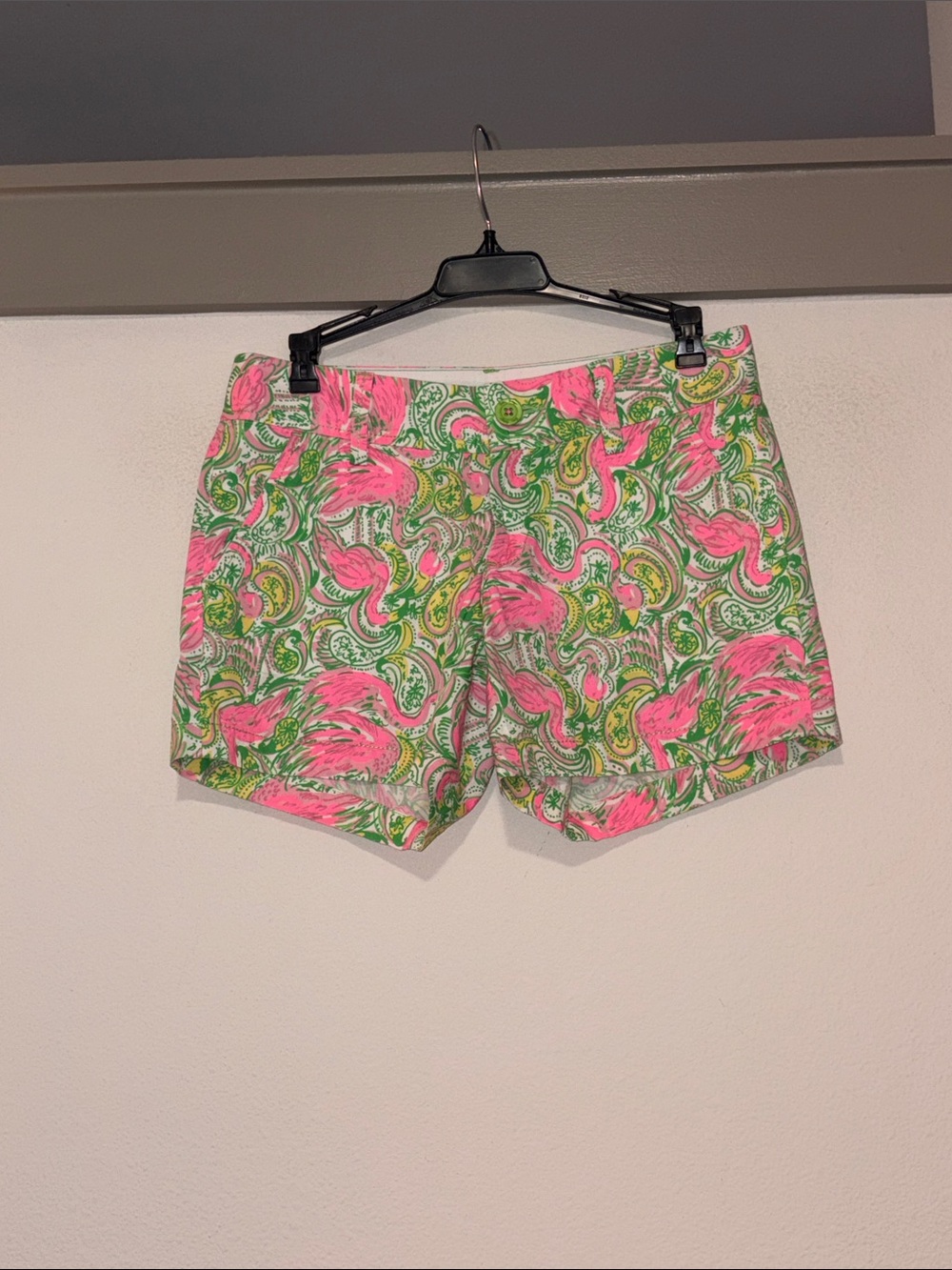 Lilly Pulitzer Callahan Shorts in Resort White Hot Wings SZ 2 EUC - Picture 2 of 6